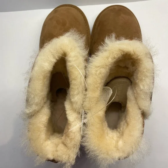 Women’s Kirkland Signature Chestnut Shearling Short Boots 7 NWT - Picture 4 of 5